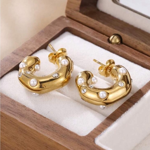 18K Gold Plated Stainless Steel Pearl Hoops Earrings - Picture 3 of 7